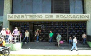 Ministerio de Educación anuncia regulación de tareas escolares