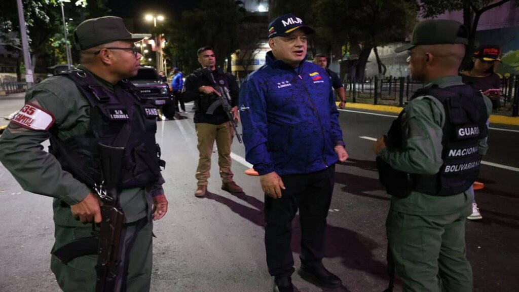 Ministro Cabello envía mensaje a policías del país