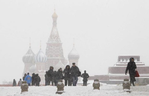 Moscú despide el año con la primera gran nevada del invierno