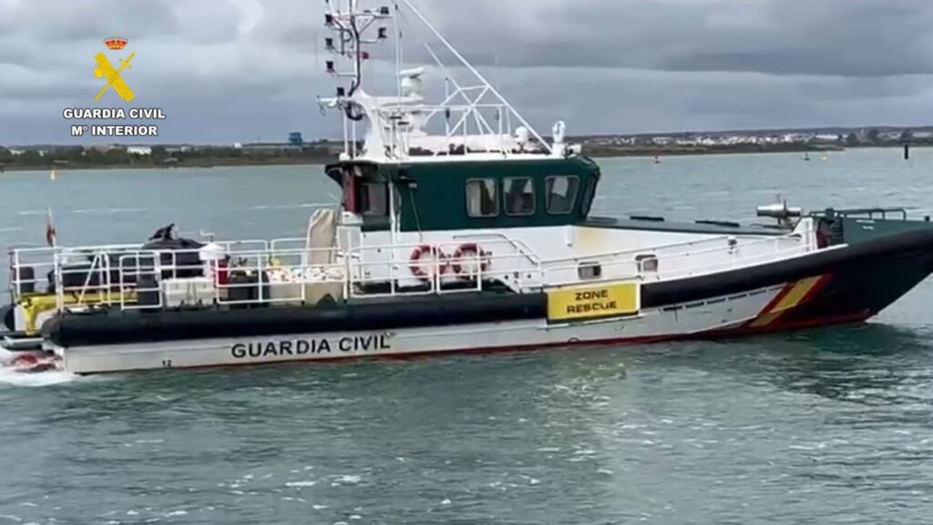 Muere una de las personas rescatadas tras sufrir un golpe de mar por oleaje en Los Gigantes (Tenerife)