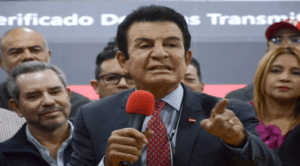 Nasralla lidera con el 80 % del voto escrutado en Honduras