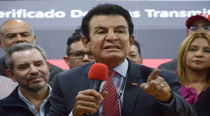 Nasralla lidera con el 80 % del voto escrutado en Honduras