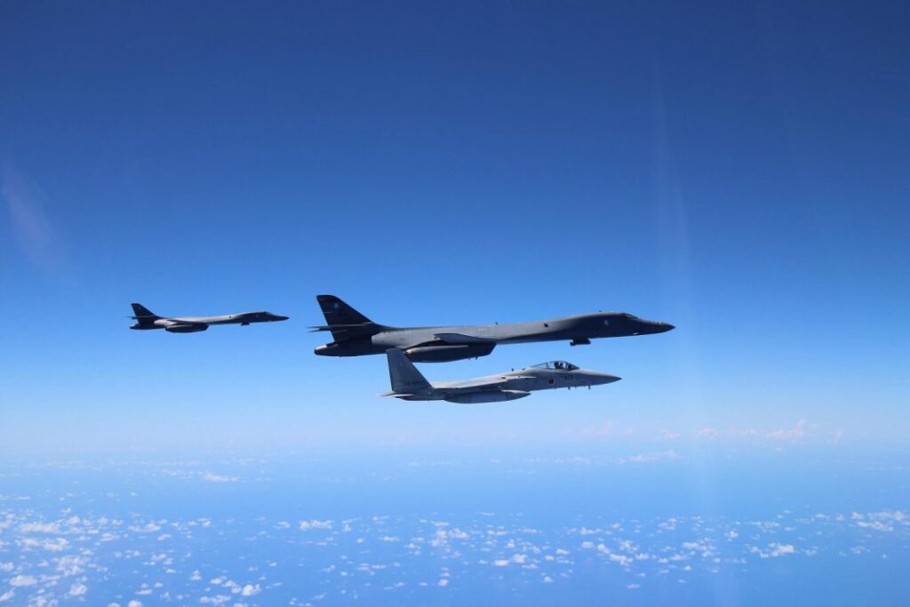 Bombarderos estadounidenses sobrevolaron la costa venezolana