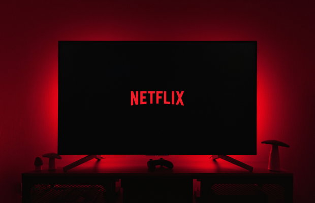 Netflix adquiere Warner Bros en un acuerdo histórico de más de $82 millones