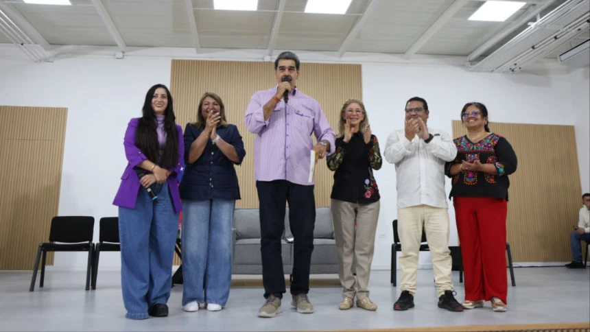 Nicolás Maduro acusa a EEUU de transmitir noticias falsas y guerra contra Venezuela