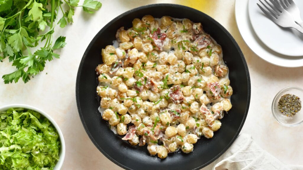 Ñoquis a la carbonara saludables, una receta económica y perfecta para la pérdida de grasa sin renunciar al sabor
