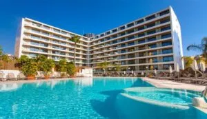 Ocupación hotelera podría cerrar 2025 en 30% debido a cancelaciones de vuelos