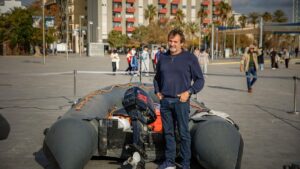 Open Arms acercará el drama migratorio a la Barceloneta de la mano de la Fura dels Baus | elperiodico.com