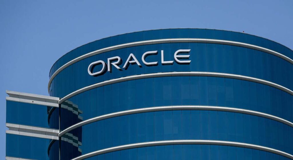 Oracle vuelve a caer en bolsa por los problemas para financiar 10.000 millones en un centro de datos en Michigan