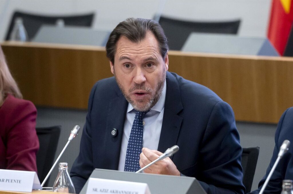 Óscar Puente pregunta a Yolanda Díaz si incluye a ministros de Sumar en la remodelación que pide y rechaza la propuesta