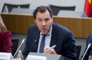 Óscar Puente pregunta a Yolanda Díaz si incluye a ministros de Sumar en la remodelación que pide y rechaza la propuesta | europapress.es