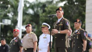 Padrino López dice que la determinación de Venezuela para luchar por la libertad está reforzada «con armas»