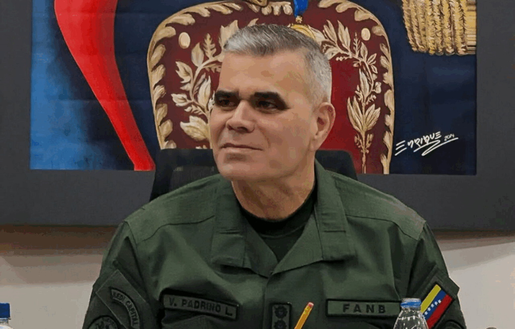 Padrino López dijo que reforzaron vigilancia del espacio aéreo de Venezuela