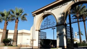 Paramount lanza oferta por Warner Bros. superando a Netflix – DW – 09/12/2025