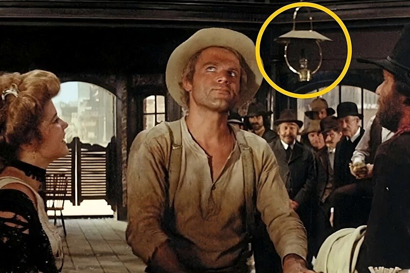 Pausa el western de culto Mi nombre es Ninguno a los 52 minutos y 36 segundos y fíjate muy bien en este saloon