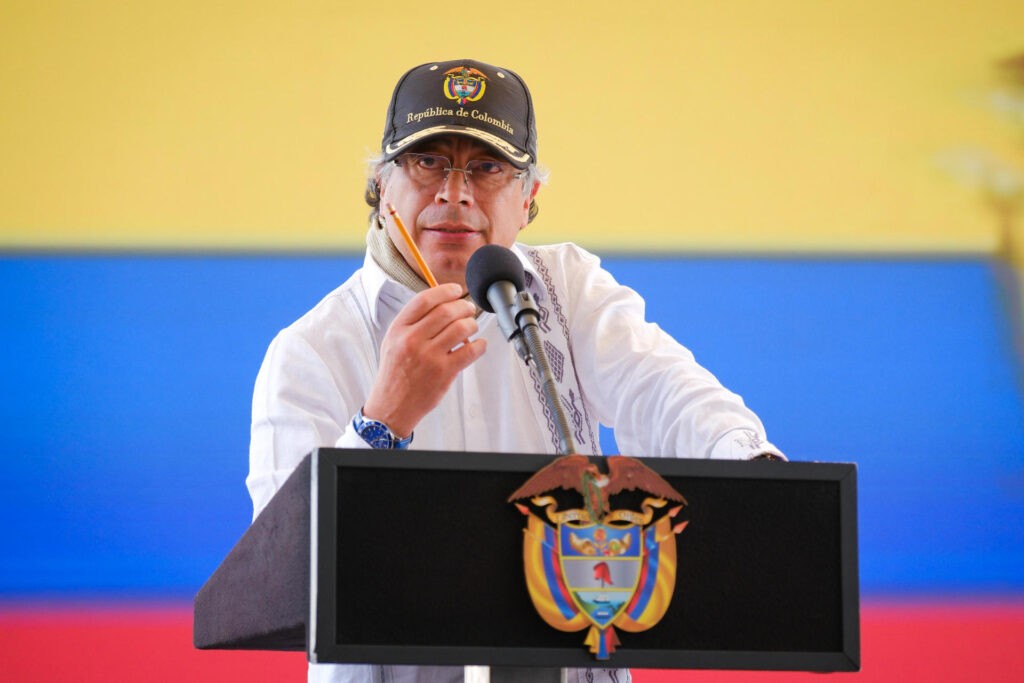 Petro: "Maduro es dictador por concentrar poderes, no hay ninguna evidencia en Colombia que sea narco. Esa es narrativa de los EEUU" - AlbertoNews