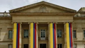 Petro decreta emergencia económica en Colombia – DW – 23/12/2025