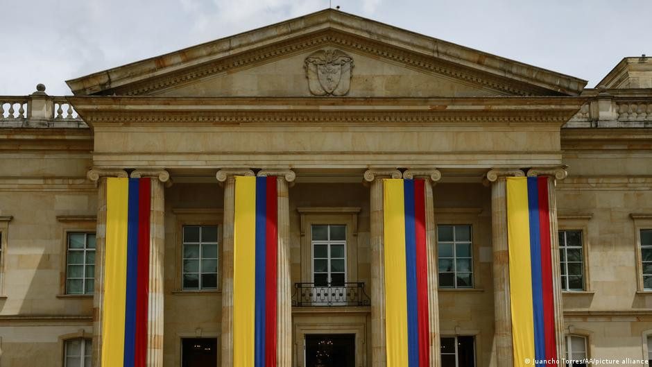 Petro decreta emergencia económica en Colombia – DW – 23/12/2025