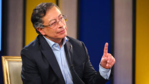 Petro rechaza el bloqueo a Venezuela