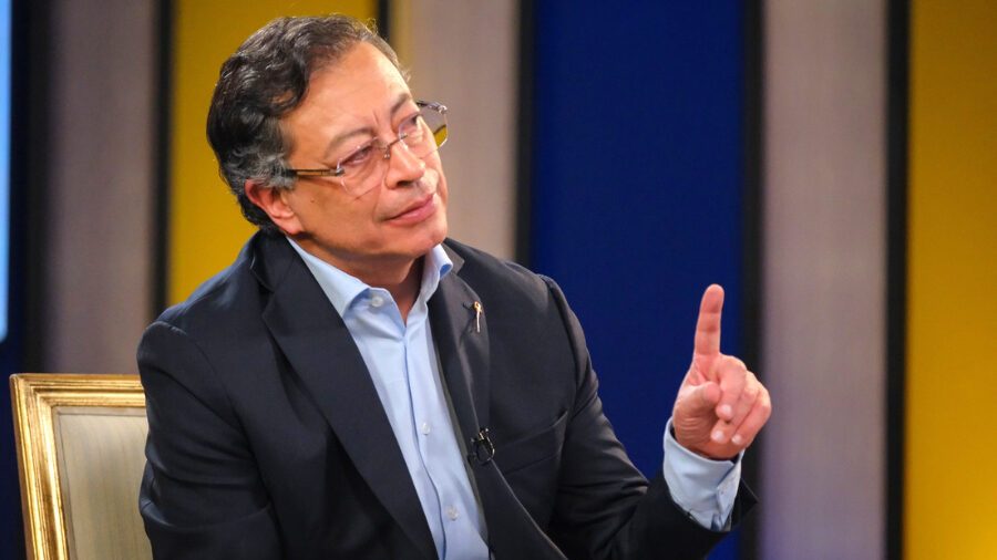 Petro rechaza el bloqueo a Venezuela