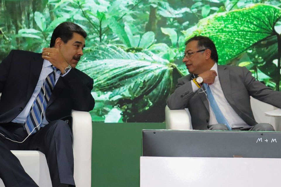 Petro responde a llamado de Maduro: "No tiene que dar órdenes a los militares"