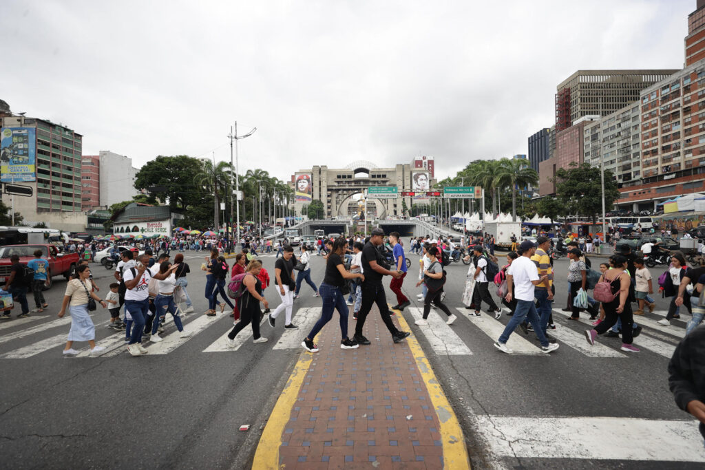 Población venezolana envejece aceleradamente por efecto de la migración, advirtió la Ucab