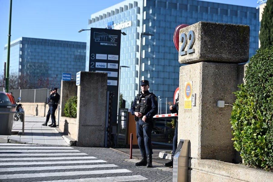 Policía de España detiene al dueño y el CEO de la aerolínea Plus Ultra en una operación por presunto blanqueo de capitales - AlbertoNews
