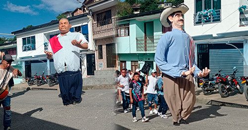 Popayán vibró con el tradicional Desfile de Taitapuros, símbolo cultural que abre las fiestas de fin de año en el Cauca