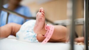 Por qué en Islandia pasan meses sin ponerle nombre a los bebés