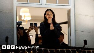 «Por supuesto que voy a regresar a Venezuela, sé los riesgos que estoy asumiendo»: María Corina Machado habla con la BBC tras recibir el premio Nobel de la Paz en Oslo