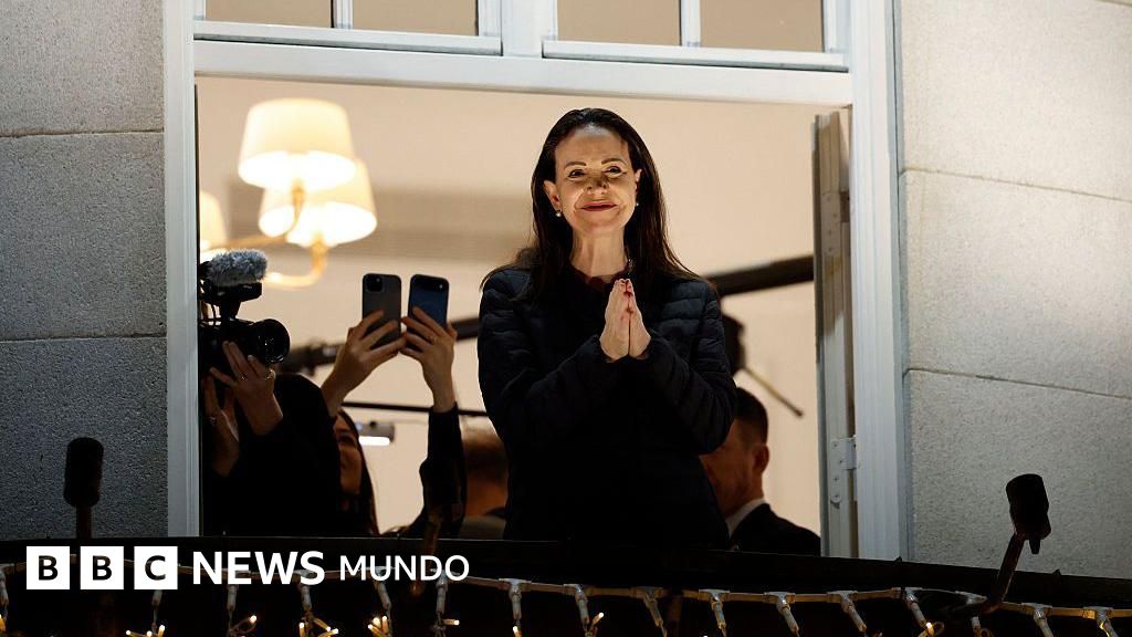 "Por supuesto que voy a regresar a Venezuela, sé los riesgos que estoy asumiendo": María Corina Machado habla con la BBC tras recibir el premio Nobel de la Paz en Oslo