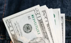 Precio del dólar del 12 de diciembre cerca de los 268 bolívares