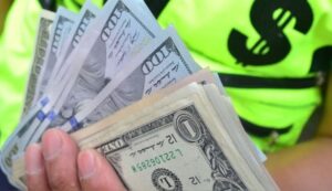 Precio del dólar del 15 de diciembre pasa otra decena