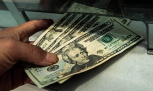 Precio del dólar del 22 de diciembre con aumento cerca de 3 Bs