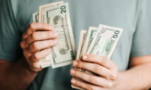 Precio del dólar del 5 de diciembre se dispara cerca de 255 Bs
