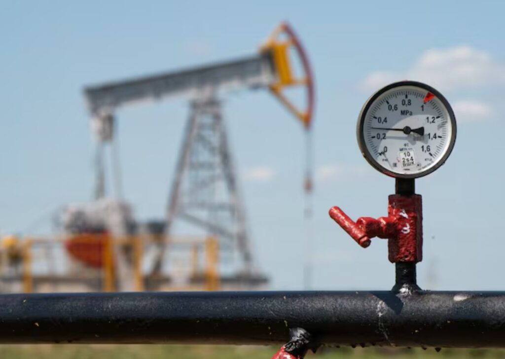 Precios del petróleo se mantienen firmes ante posible riesgo geopolítico en Venezuela