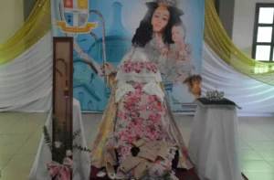 Presentan traje de la Divina Pastora