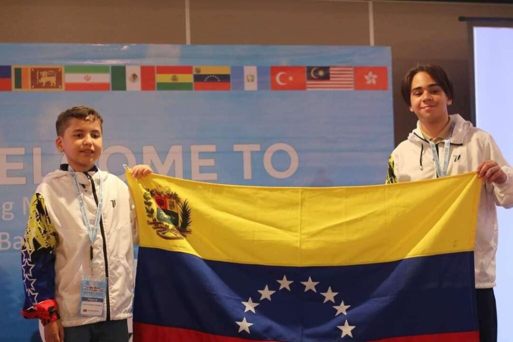 Presidente Maduro felicita a estudiantes venezolanos por triunfos en Indonesia