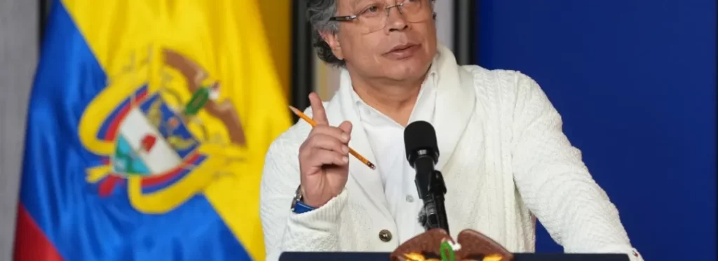 Presidente Petro defiende aumento del salario mínimo: “creer en el pueblo no es un error”