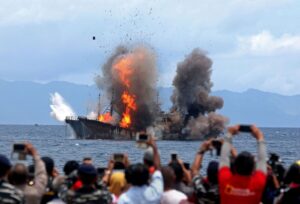 Quiénes son los detectives de delitos pesqueros que perseguían a los villanos en alta mar | National Geographic
