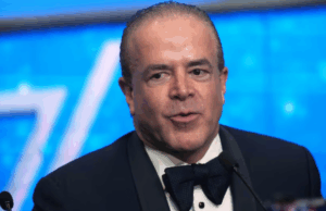 Raúl Rocha, copropietario de Miss Universo, es declarado prófugo de la justicia