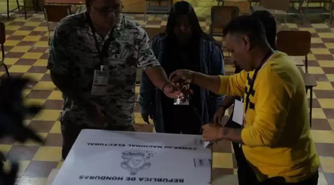 Reanudan escrutinio especial en Honduras tras interrupción