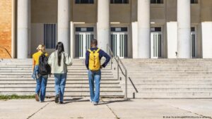 Reino Unido se volverá a unir al programa de becas Erasmus – DW – 17/12/2025