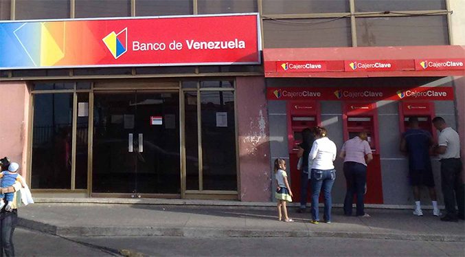 Reportan fallas para ingresar a través de las aplicaciones a bancos