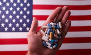 Reuters: Farmacéuticas aumentaron precios de 350 medicamentos en EEUU pese a presión de Trump