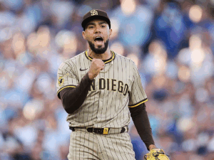 Robert Suárez acordó con los Bravos de Atlanta