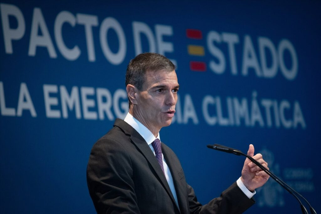 Sánchez califica de "error histórico" que la UE permita coches de combustión tras 2035