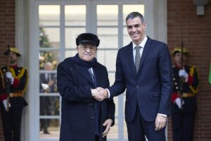 Sánchez pide junto a Abbas «una paz de verdad» en Palestina y que los culpables del «genocidio» rindan cuentas | europapress.es