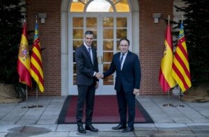 Sánchez se compromete con Pérez Llorca a constituir una Comisión Mixta de reconstrucción tras la dana | europapress.es