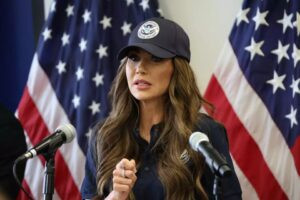 Secretaria de Seguridad de EEUU dice: Maduro "tiene que irse"